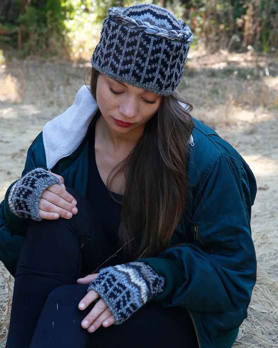 Intarsia Zig Zag Fingerless Gloves