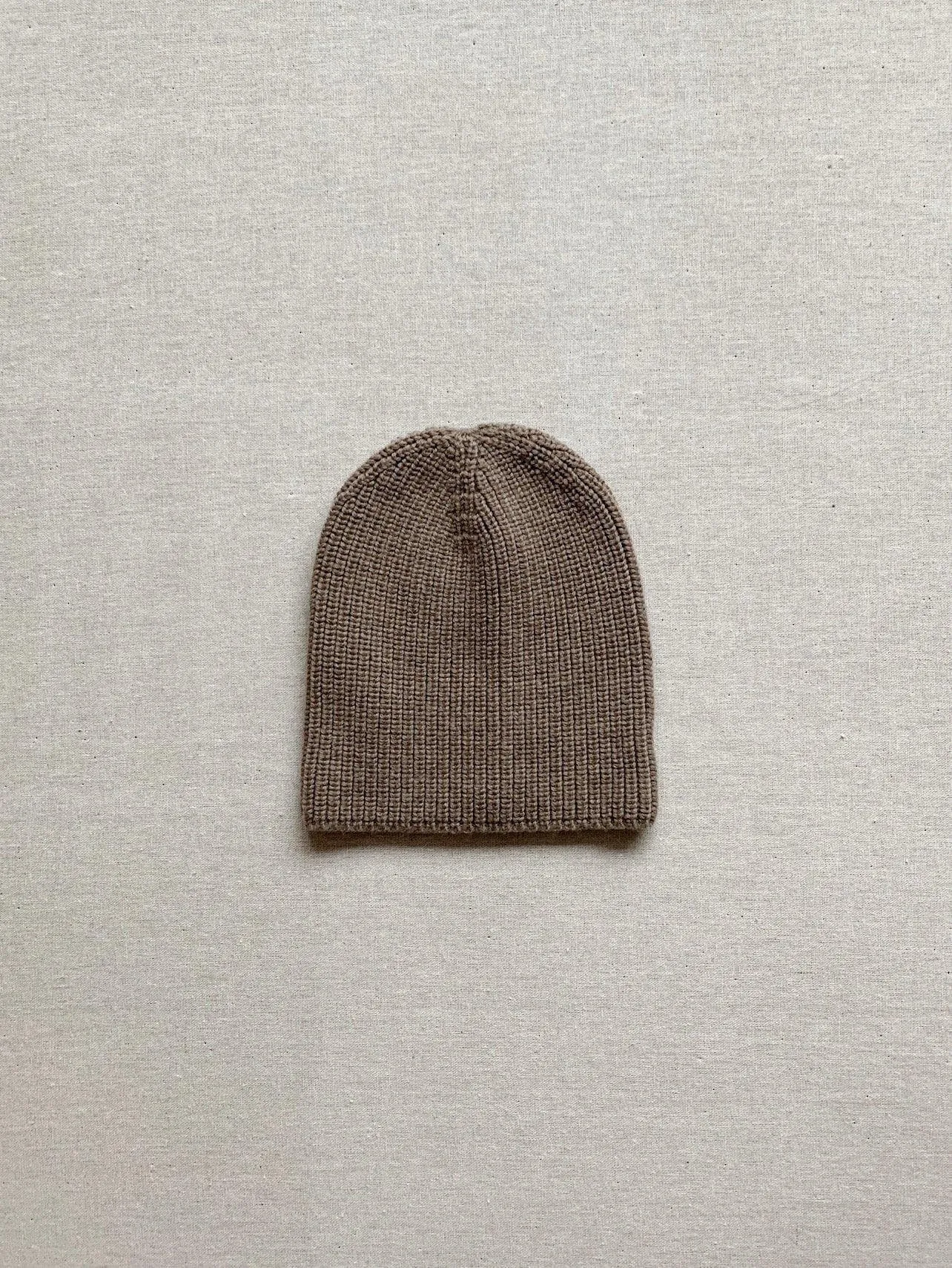 kids merino wool ribbed beanie in oatmilk